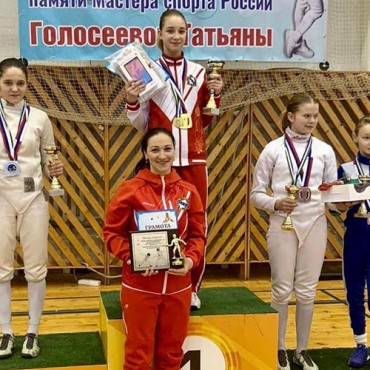 Награды юных рапиристок на турнире памяти Голосеевой Т.А.