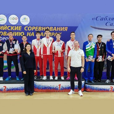 Серебряные награды в командном первенстве у петербургских рапиристов