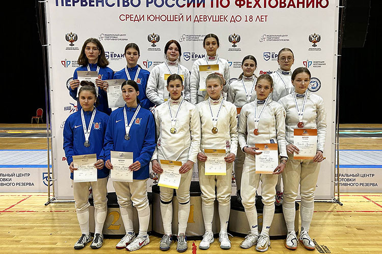 Серебро в командной шпаге на кадетском турнире — у петербурженок