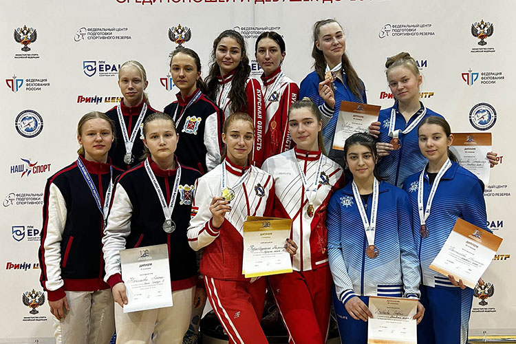 Команда петербургских рапиристок – серебряный призер Первенства России