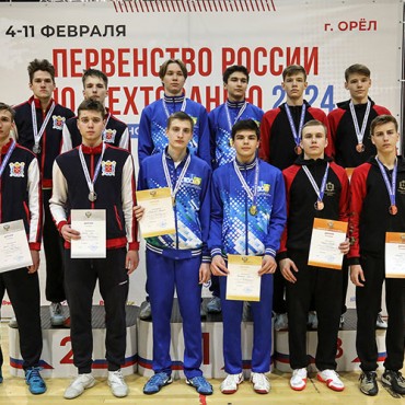 Команда петербургских рапиристов – серебряный призер юниорского Первенства России