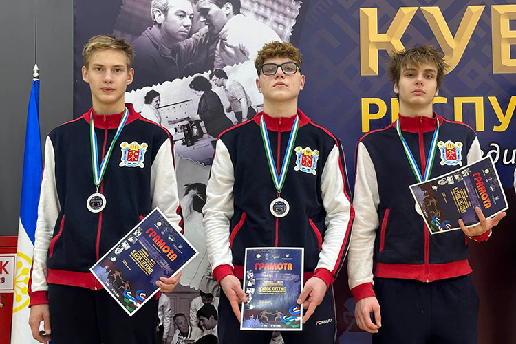 2 медали «Кубка легенд» республики Башкортостан — у петербургских рапиристов