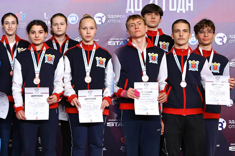 Петербургские команды рапиристов — бронзовые призеры Первенства России