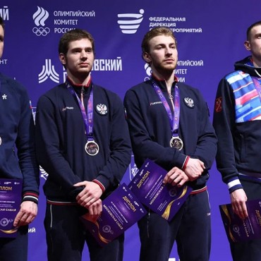 Команда петербуржцев на пьедестале почета Международного турнира «Московская сабля»